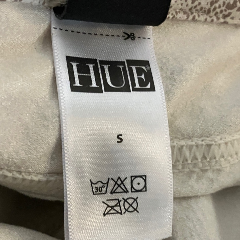 HUE Cream Patterned Leggings - Picture 5 of 11
